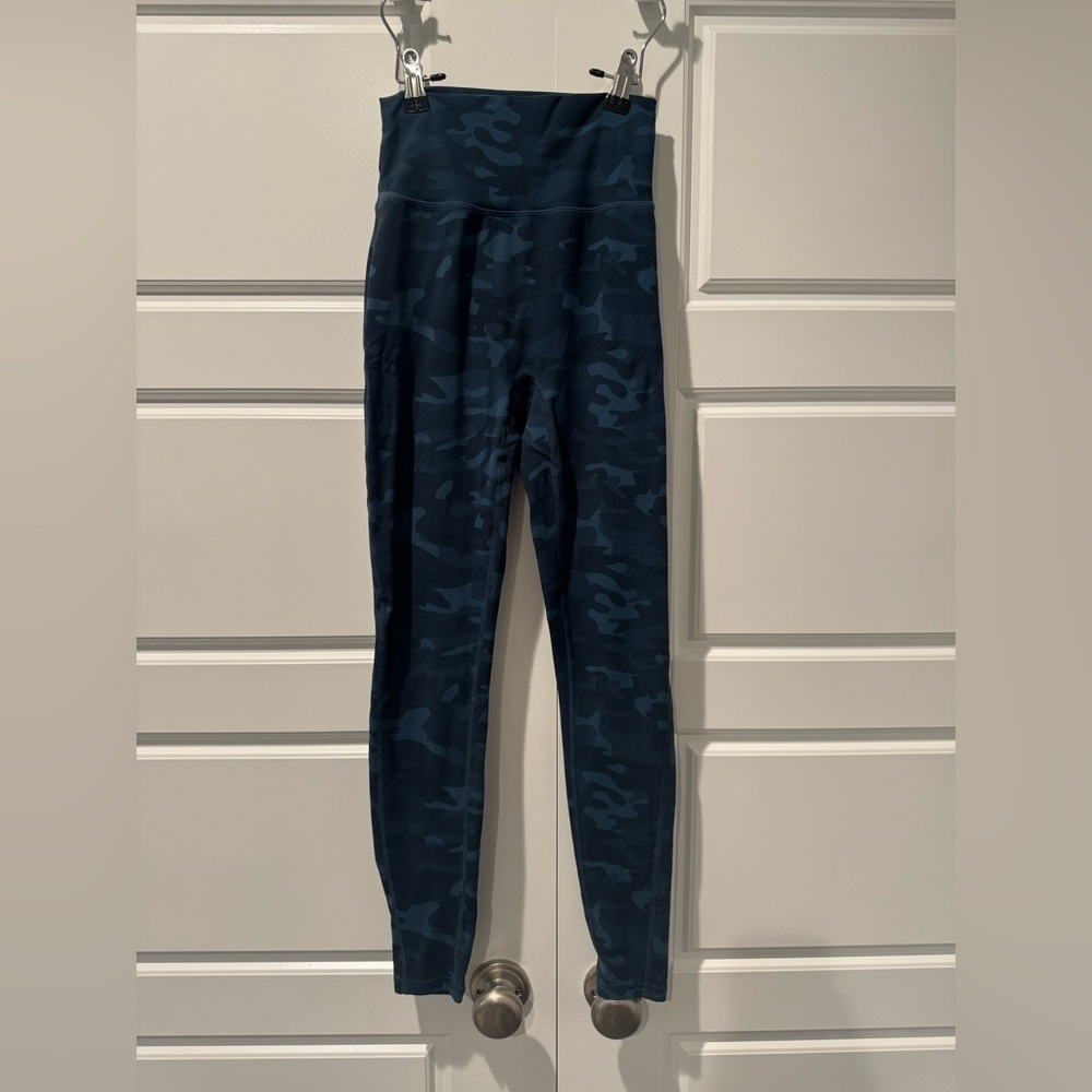 Buff Bunny Collection Blue Camo Print Mid Rise Ankle Leggings Size Small